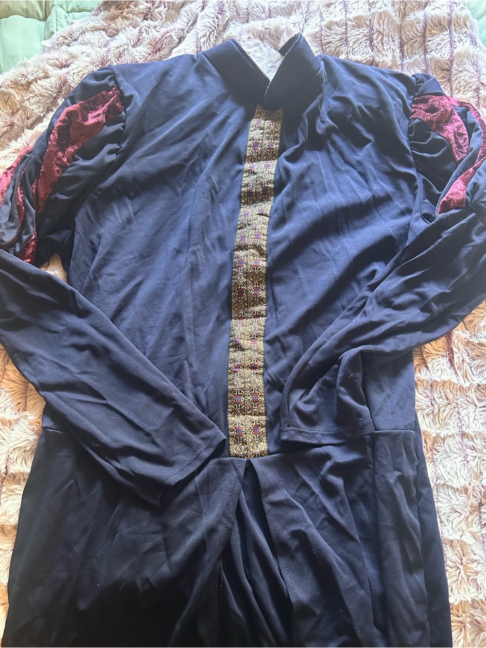 Spirit Halloween knight men’s top